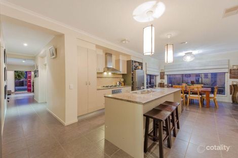 Property photo of 2 Durrol Way Caroline Springs VIC 3023