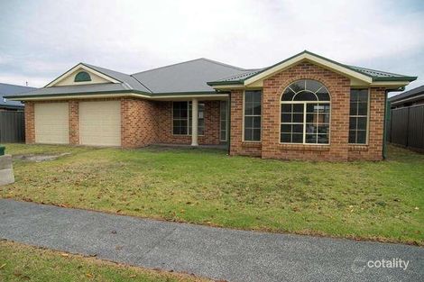 Property photo of 10 Athanlin Avenue Haywards Bay NSW 2530