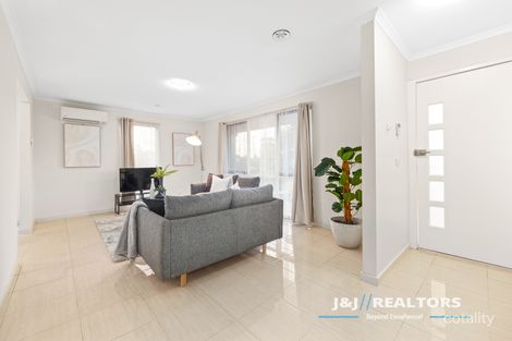 Property photo of 8 Wills Court Cranbourne North VIC 3977