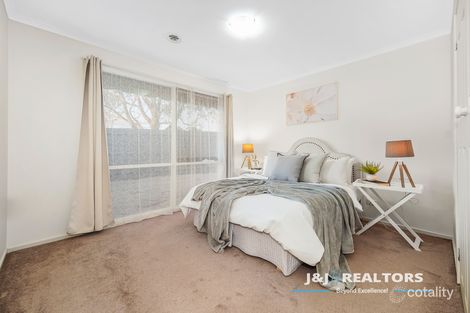 Property photo of 8 Wills Court Cranbourne North VIC 3977