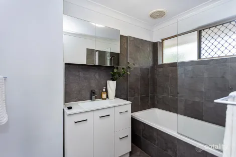 Property photo of 9 Kilmuir Street Highland Park QLD 4211