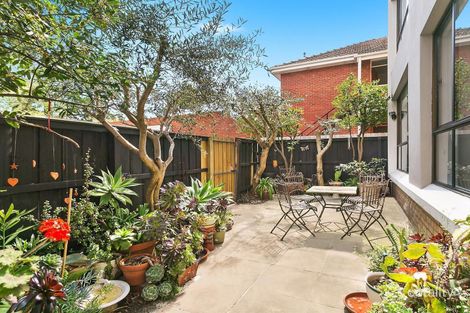 Property photo of 2/47 Westbury Street St Kilda East VIC 3183