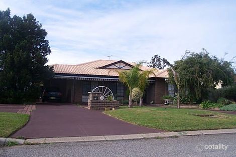 2 Gilchrist Ave, Bibra Lake, WA 6163