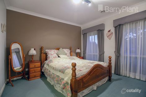 Property photo of 32 Hamilton Hume Parade Craigieburn VIC 3064