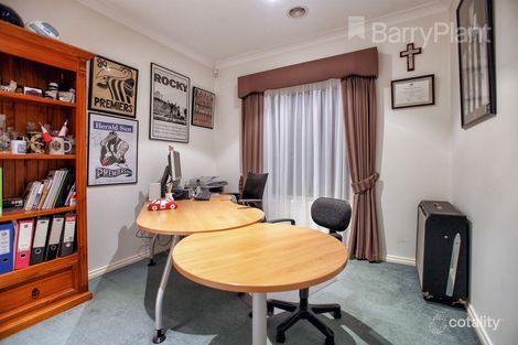 Property photo of 32 Hamilton Hume Parade Craigieburn VIC 3064