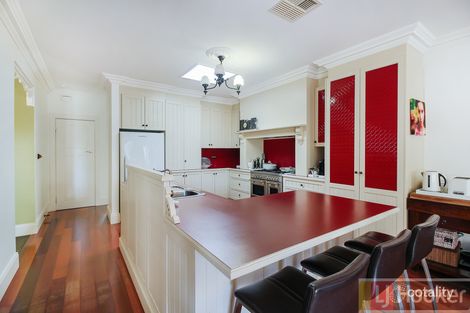 Property photo of 18 Grandview Crescent Hillside VIC 3037
