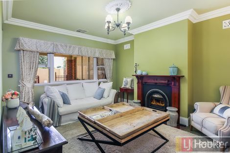 Property photo of 18 Grandview Crescent Hillside VIC 3037