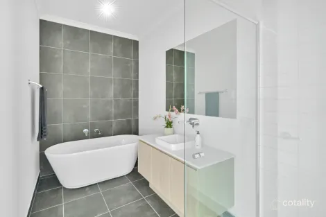 Property photo of 7 Shoreline Crescent Carrum Downs VIC 3201