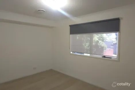 Property photo of 4 Pinnaroo Circuit Meadow Heights VIC 3048