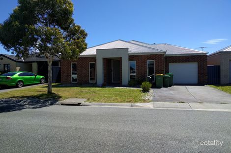 Property photo of 8 Dianella Close Pakenham VIC 3810