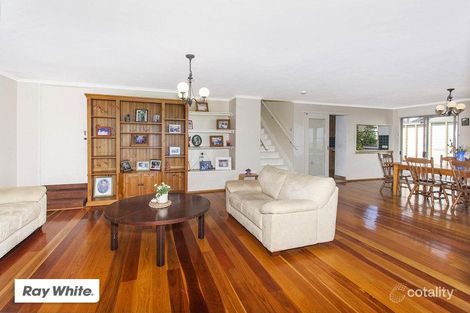 Property photo of 28 Anembo Crescent Kiama Heights NSW 2533