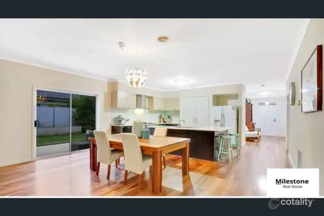 Property photo of 23 Citronelle Circuit Brookfield VIC 3338