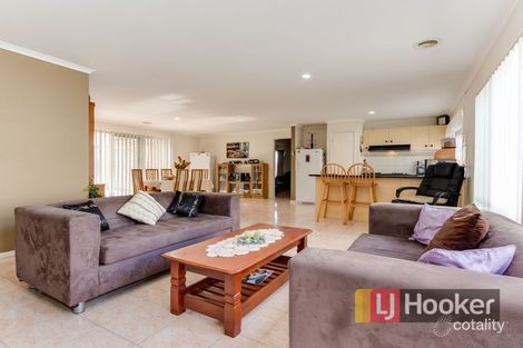 Property photo of 100 Central Road Hampton Park VIC 3976
