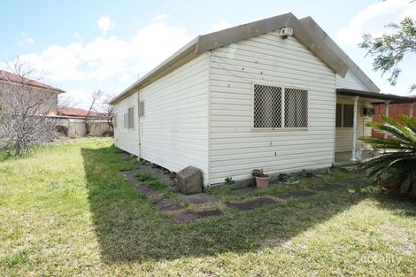 Property photo of 18 Corinda Street St Johns Park NSW 2176