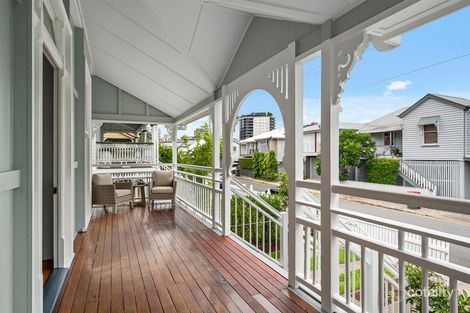 Property photo of 43 Rosina Street Kangaroo Point QLD 4169