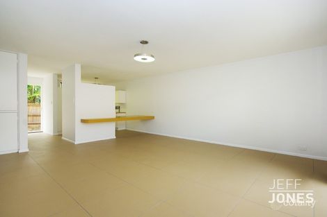Property photo of 2/33 Dansie Street Greenslopes QLD 4120