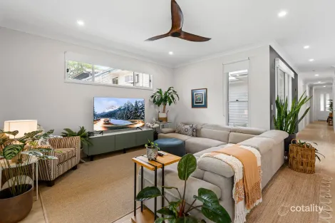 Property photo of 447 Tingal Road Wynnum QLD 4178