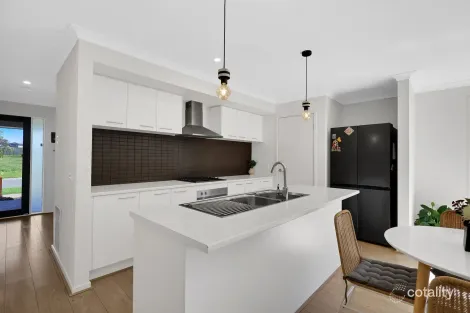 Property photo of 12 Edson Road Mickleham VIC 3064