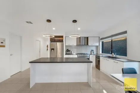 Property photo of 5 Kilcunda Drive Truganina VIC 3029