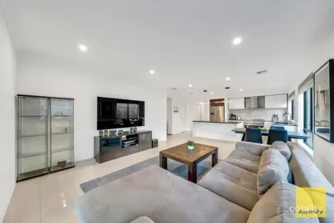 Property photo of 5 Kilcunda Drive Truganina VIC 3029