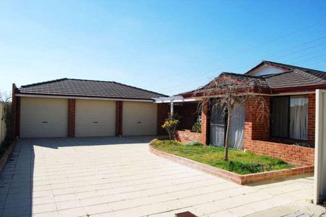 11 Marav Ct, Success, WA 6164