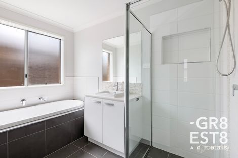 Property photo of 37 Goodenia Loop Cranbourne West VIC 3977