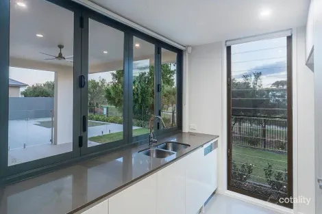 Property photo of 2294 Vardon Lane Hope Island QLD 4212