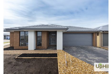 1 Villa Doria Dr, Clyde North, VIC 3978