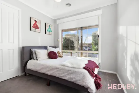 Property photo of 3 Torre Road Pakenham VIC 3810