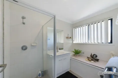 Property photo of 16 Keppel Crescent Thabeban QLD 4670