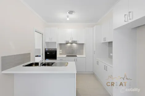 Property photo of 2/39 Sun Crescent Sunshine VIC 3020