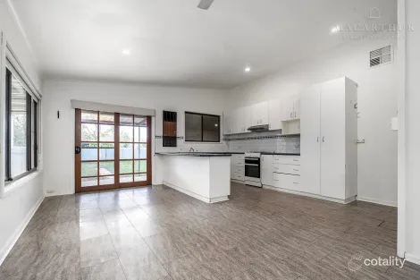 Property photo of 11 Malta Crescent Ashmont NSW 2650