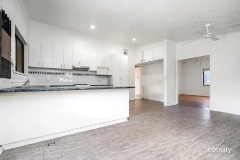 Property photo of 11 Malta Crescent Ashmont NSW 2650