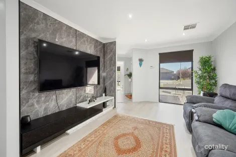 Property photo of 5 Archdale Loop Piara Waters WA 6112