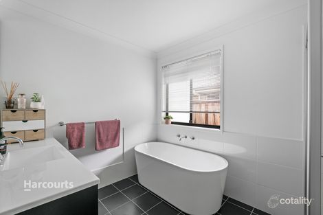 Property photo of 34 Alkira Circuit Horsley NSW 2530
