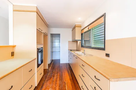 Property photo of 61 Banfield Drive Mount Louisa QLD 4814