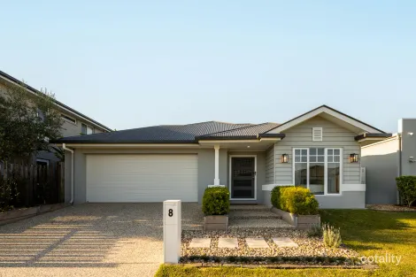 8 Voyage St, Newport, QLD 4020