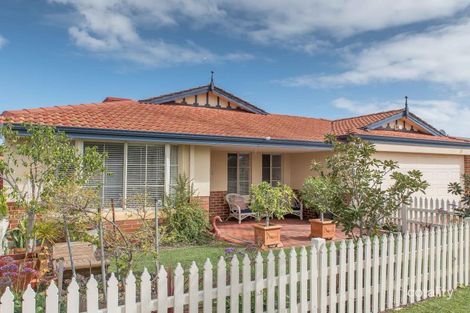 45a Centre St, Queens Park, WA 6107