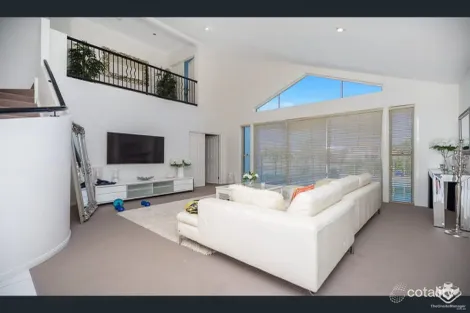 Property photo of 28 Windchimes Way Helensvale QLD 4212