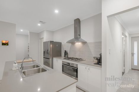 Property photo of 29 Grapple Road Whitby WA 6123