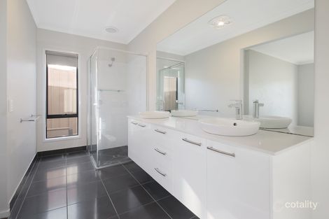 Property photo of 17 Dempster Place Leneva VIC 3691