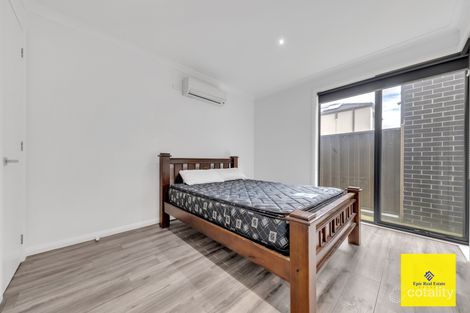 Property photo of 5 Grattan Cove Craigieburn VIC 3064