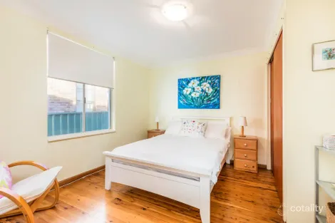 Property photo of 33 McMillan Crescent Dalmeny NSW 2546