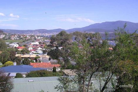 93 Karoola Rd, Lindisfarne, TAS 7015