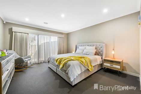 Property photo of 31 Goodenia Avenue Manor Lakes VIC 3024