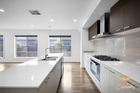 Property photo of 11 Zenith Road Beveridge VIC 3753