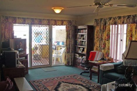 Property photo of 39 Sarah Ann Crescent Warnbro WA 6169
