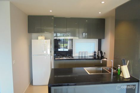 Property photo of 10 Windward Lane Cranbourne West VIC 3977