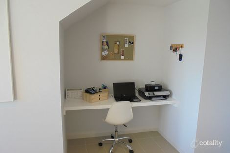 Property photo of 10 Windward Lane Cranbourne West VIC 3977