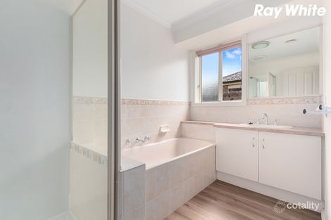 Property photo of 5 Hayes Court Pakenham VIC 3810